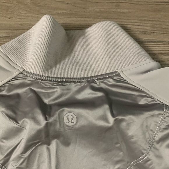 - Lululemon jacket new S - Picture 4 of 5